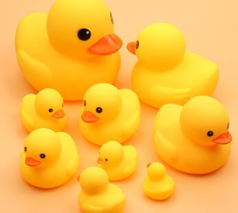 Cute Duck Baby rattle Bath toys Squeeze animal Rubber toy duck BB Bathing water toy Race Squeaky Rubber yellow Duck Classic Toys